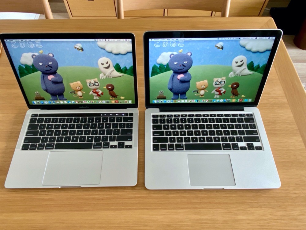 MacBook Pro 2台並べて