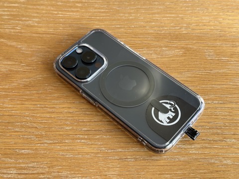 Spigenのケースに入れたiPhone 15 Pro
